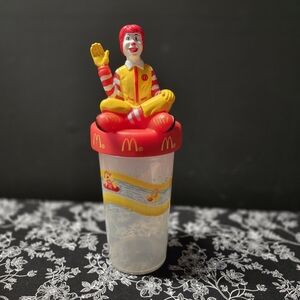McDonald's  👀  VERY RARE Plastic Tumbler Cup screw-on Ronald McDonald lid 10 oz